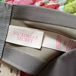 Brand NEW w tags attached VS Strapless Bra 38D - $26